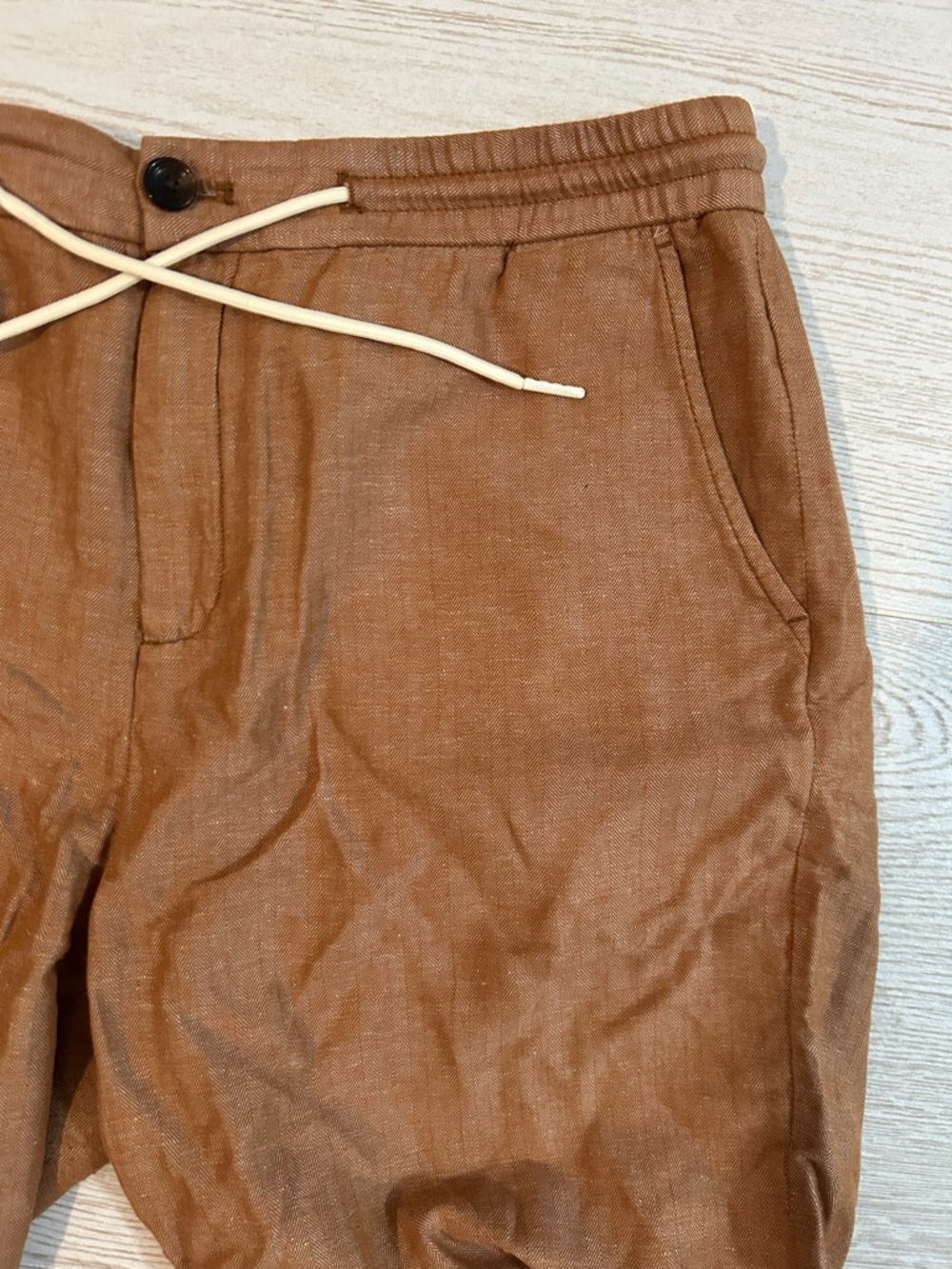 Scotch & Soda Brown Athletic Linen-Blend Shorts with Cream Drawstring - Picture 2 of 4